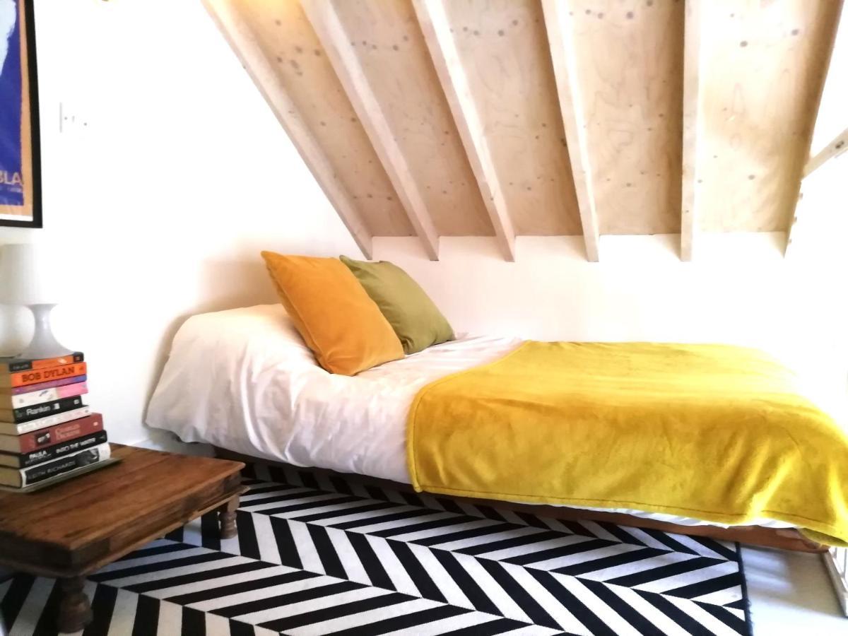 Unique Cottage Retreat Brighton ภายนอก รูปภาพ