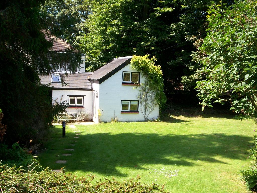 Unique Cottage Retreat Brighton ภายนอก รูปภาพ